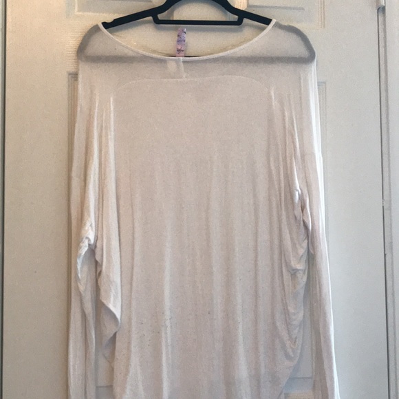 white top - Picture 2 of 3